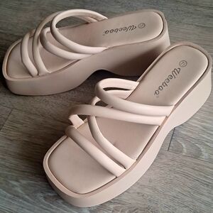 NWOT Weeboo Size 7.5 Medium Women's Cream w/pink Hue Platform Sandals
